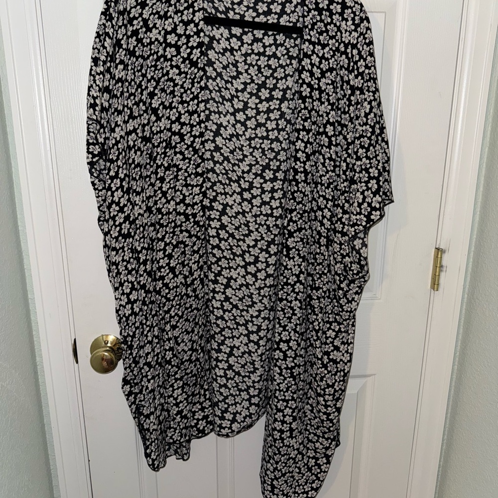 Brandy Melville Black and White Floral Top